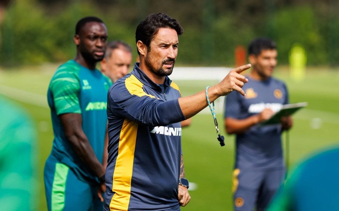 Tân HLV Cesar Peixoto trong chiến dịch tái thiết Wolves