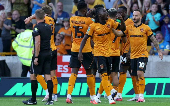 Wolves giành chiến thắng ấn tượng tại Carabao Cup