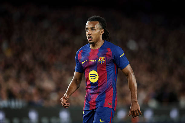 Jules Kounde gây ấn tượng trong màu áo Barcelona. Ảnh: Getty Images