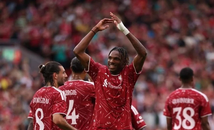 Jacquet giúp Liverpool giữ sạch lưới trước Como