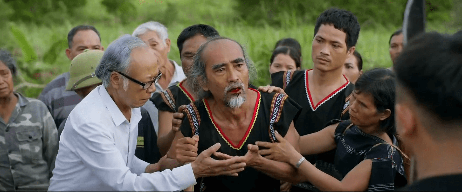 Trời cao nguyên xanh - Tập cuối: Tuấn và đồng đội tóm gọn toàn bộ nhóm phản động của Lok - Ảnh 5.