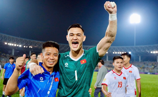 Những pha cản phá xuất thần của Lê Giang đã sửa sai cho các đồng đội.