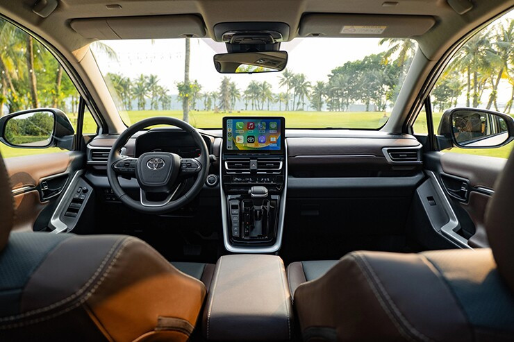 Khoang lái Toyota Innova Cross tiện nghi