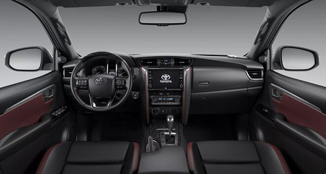 Khoang lái rộng rãi của Toyota Fortuner 2026