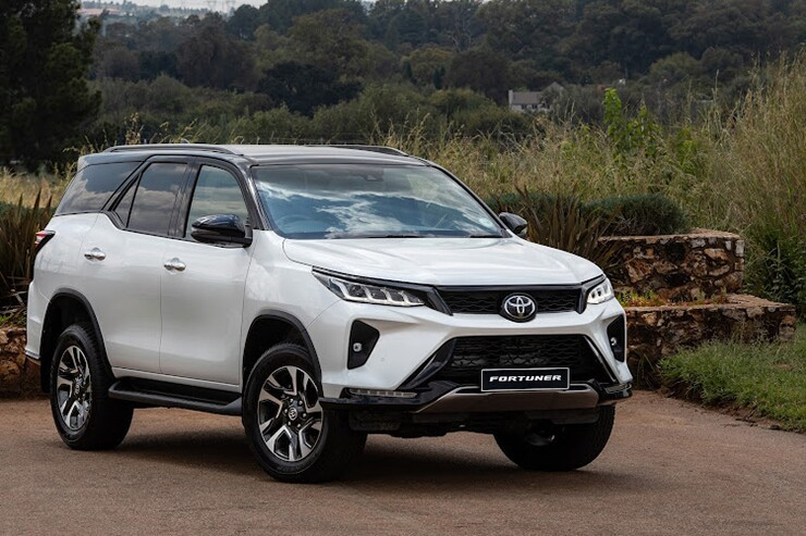 Toyota Fortuner 2026 phối màu nóc đen thể thao