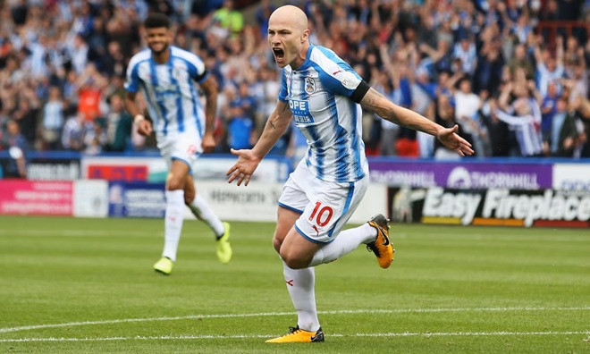 Aaron Mooy trong màu áo Huddersfield. Ảnh: Getty.