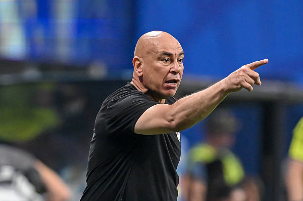 Huấn luyện viên Hossam Hassan cùng hai thành viên tuyển Ai Cập bị điều tra
