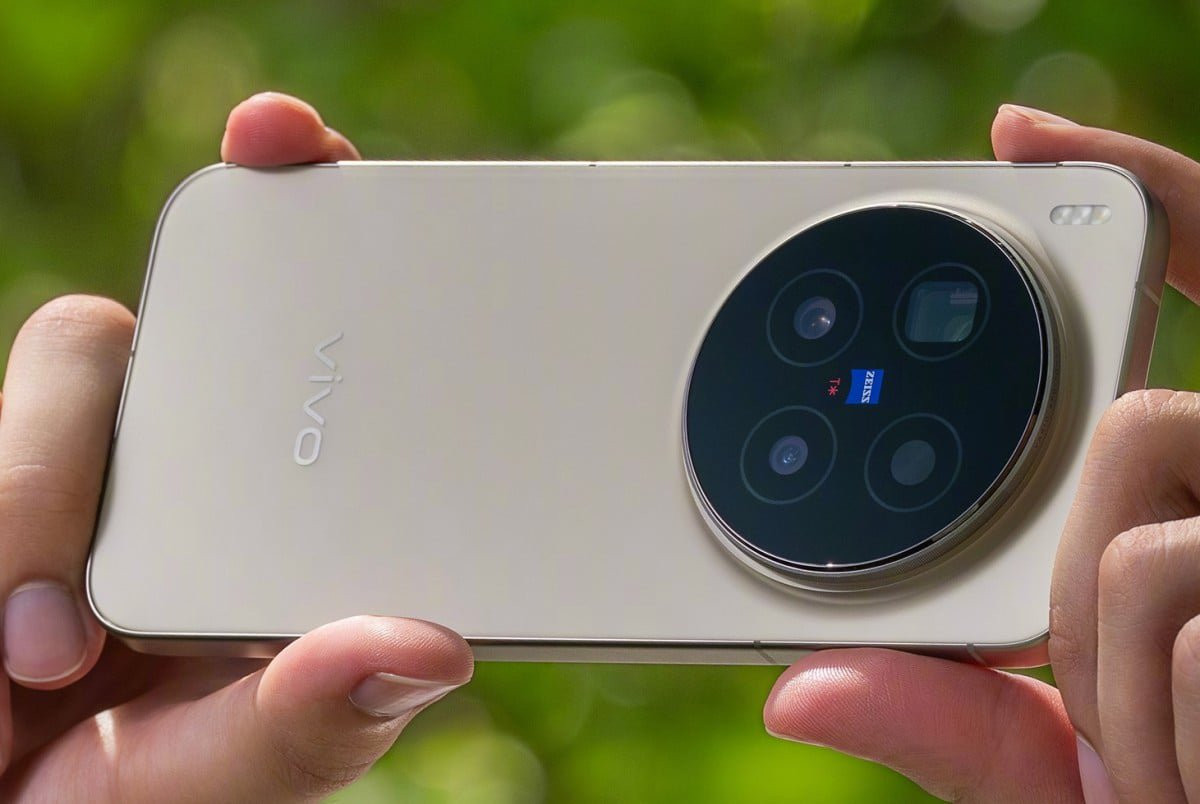 Điện thoại có cụm camera tròn quen thuộc