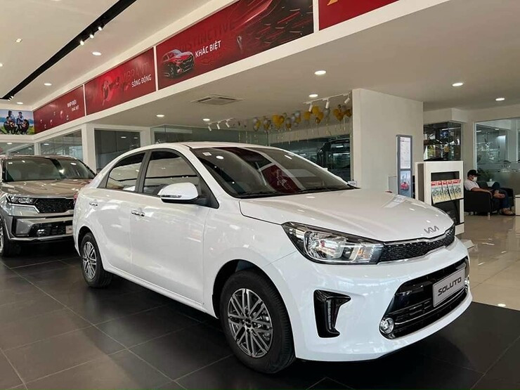 Tổng thể thiết kế đuôi xe KIA Soluto