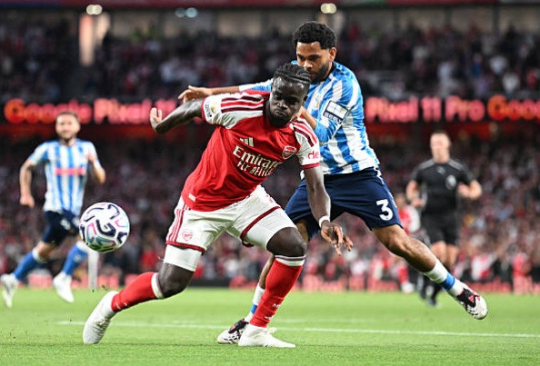 Arsenal phô diễn một lối chơi tấn công ấn tượng.