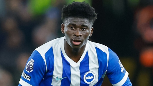 Carlos Baleba chuẩn bị gia nhập Manchester United