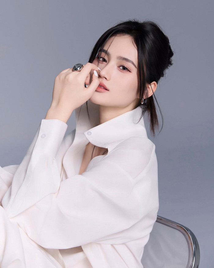 Ý Nhi hiện không thể tham gia các hoạt động thuộc khuôn khổ Miss World mặc dù cuộc thi năm nay tổ chức ở Việt Nam.