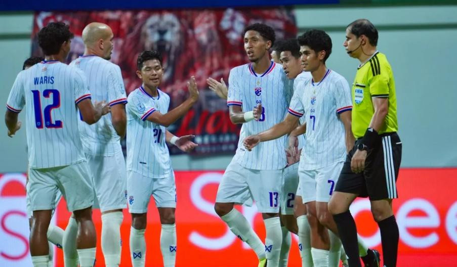 Thái Lan ở kỳ ASEAN Cup năm nay là một tập thể trẻ trung. Ảnh: FAT.
