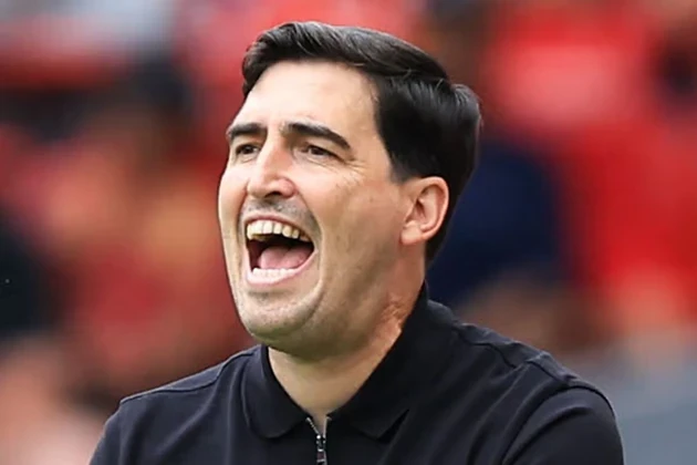 HLV Iraola đang cố gắng xây dựng triết lý bóng đá của bản thân tại Liverpool. Ảnh: Getty Images
