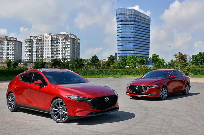 Cụm đèn pha LED vuốt mảnh trên Mazda3