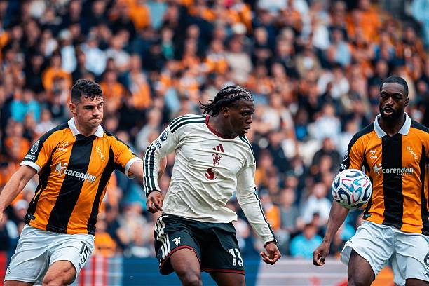 Patrik Dorgu trong trận Manchester United gặp Hull City