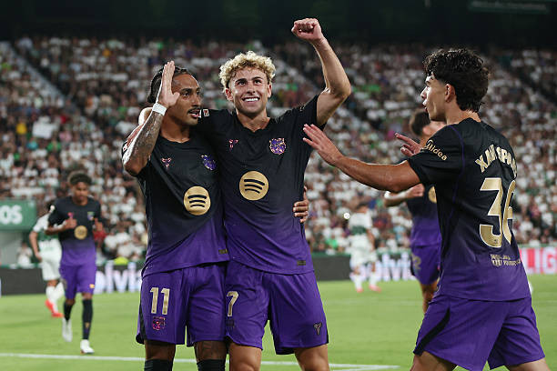 Barcelona thắng dễ Elche với tỷ số 5-0 trên sân khách