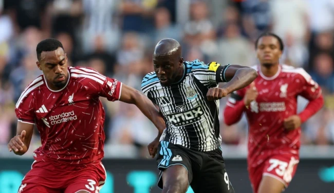 Tuyến giữa Liverpool bộc lộ nhiều khoảng trống cho đối thủ khai thác