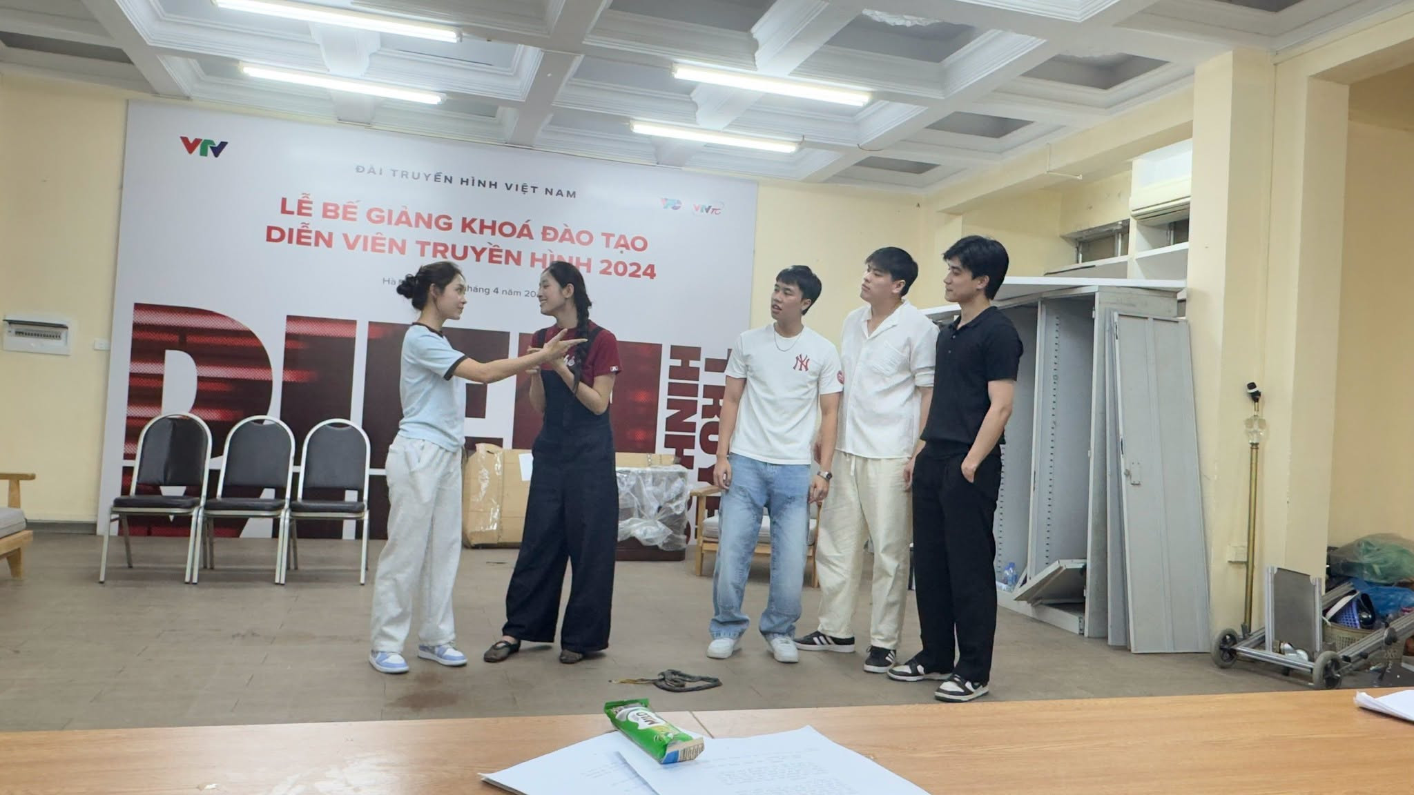 Dàn diễn viên trẻ học diễn xuất