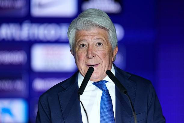 Chủ tịch Atletico Madrid, Enrique Cerezo không ngần ngại chỉ trích Barcelona