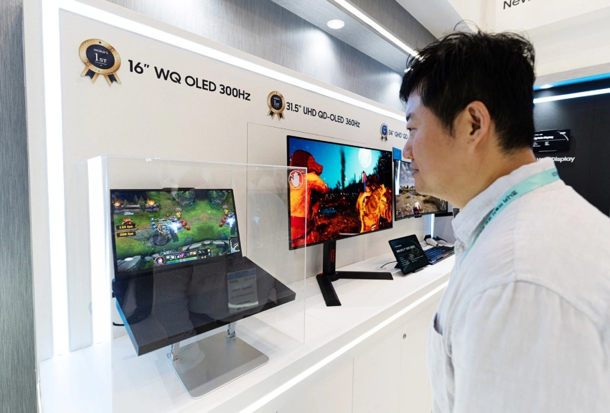Samsung ra mắt màn hình OLED 300Hz