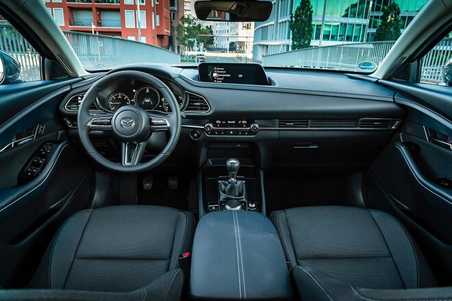 Nội thất Mazda CX-30 bọc da sang trọng
