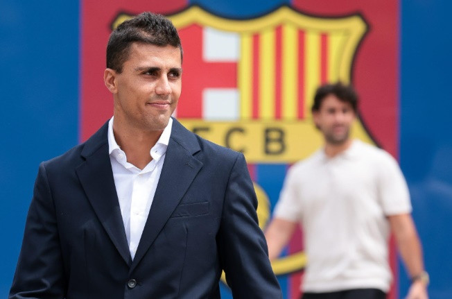 Manchester City nỗ lực tìm kiếm phương án thay thế Rodri ở tuyến giữa