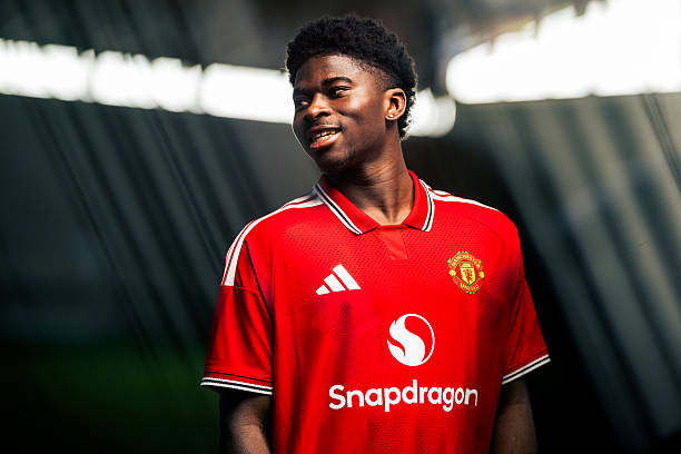 Baleba đã chính thức cập bến Old Trafford