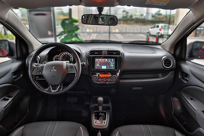 Không gian khoang lái Mitsubishi Attrage
