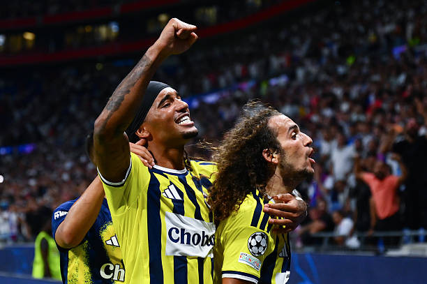 Fenerbahce đánh bại Lyon để giành vé đi tiếp tại Champions League. Ảnh: Getty Images