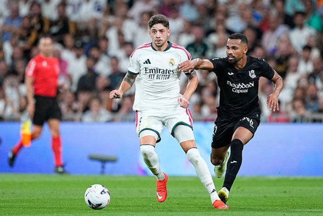 Fede Valverde hỗ trợ tấn công và phòng ngự hiệu quả