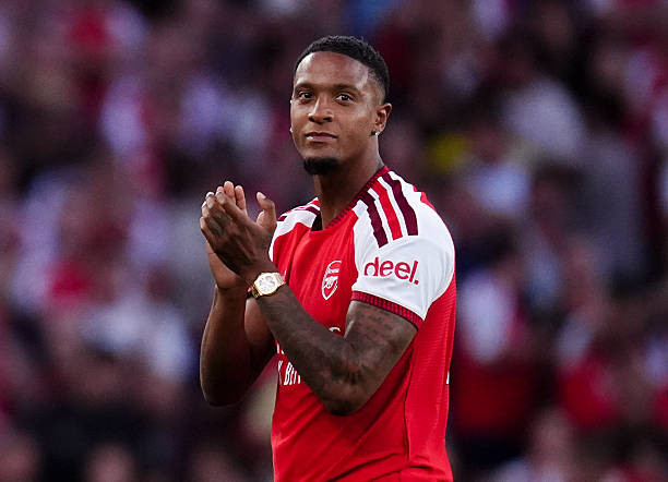 Ezri Konsa sẵn sàng ra mắt Arsenal ở trận đấu với Aston Villa