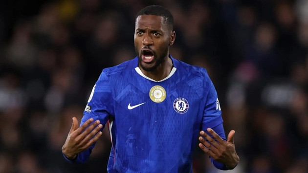 Tosin Adarabioyo lọt vào tầm ngắm chuyển nhượng của Man Utd