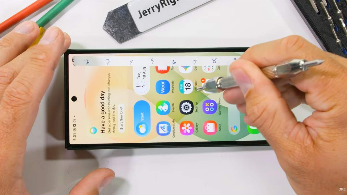 Thử nghiệm độ bền màn hình Galaxy Z Fold8 Ultra