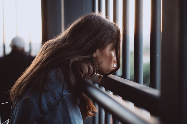 Cự Giải nhạy cảm và dễ suy nghĩ nhiều từ những chi tiết nhỏ trong cuộc sống hàng ngày
