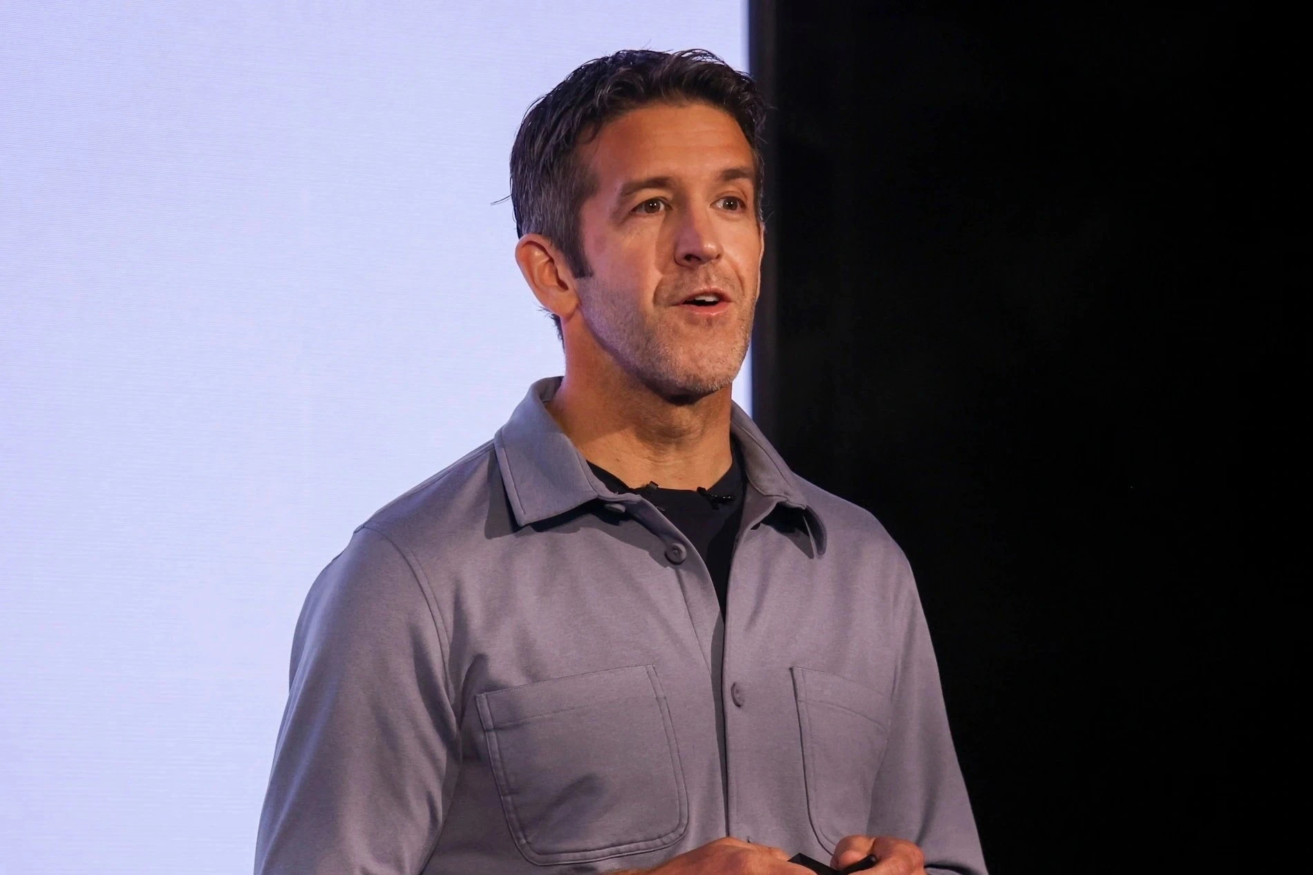 John Ternus đảm nhiệm vai trò CEO Apple