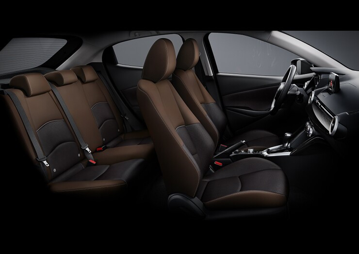 Khoang lái Mazda2 theo phong cách tối giản của xe Nhật