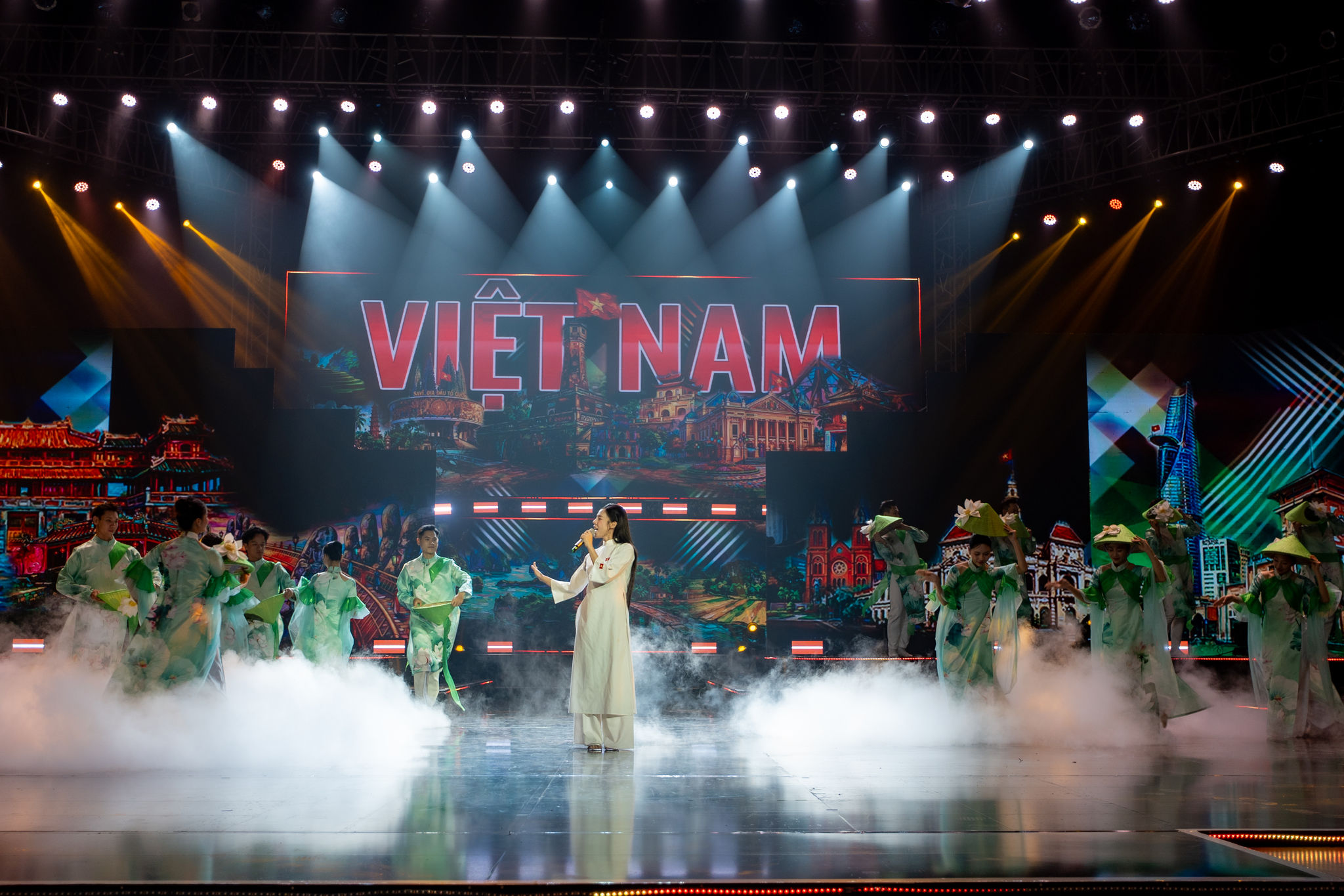 Tiết mục âm nhạc mở màn rực rỡ tại Giai điệu tự hào