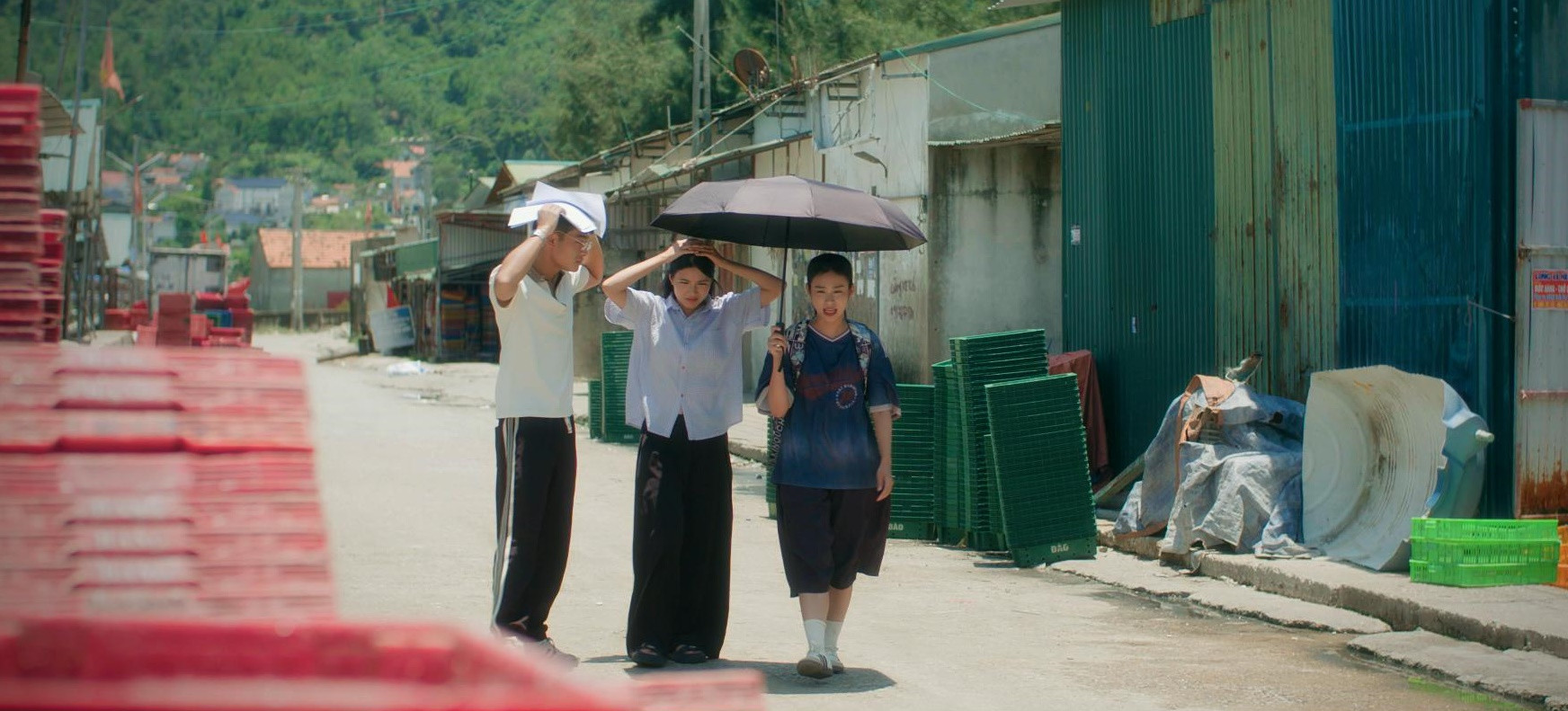 Bộ ba nhân vật trẻ trung Minh, Linh và Bá