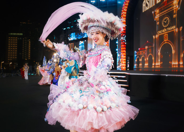 Bảo Ngọc trình diễn tại Dance Of The World thuộc khuôn khổ Miss World