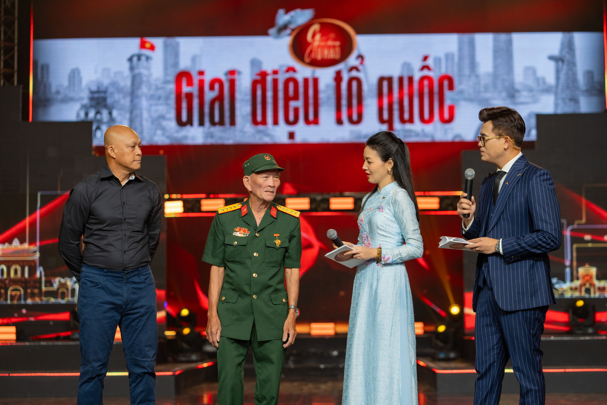 Cựu chiến binh Trần Văn Thanh trong chương trình Giai điệu tự hào