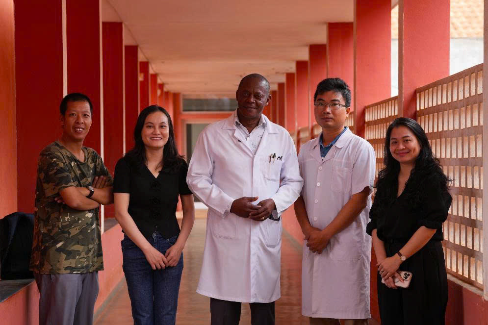 Ê-kíp VTV tác nghiệp tại Angola
