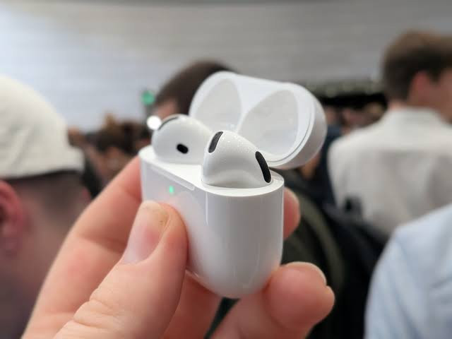 Apple hé lộ phiên bản AirPods mới cực độc đáo