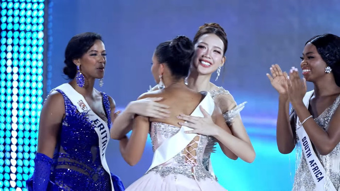 Bảo Ngọc chúc mừng tân Hoa hậu Thế giới.