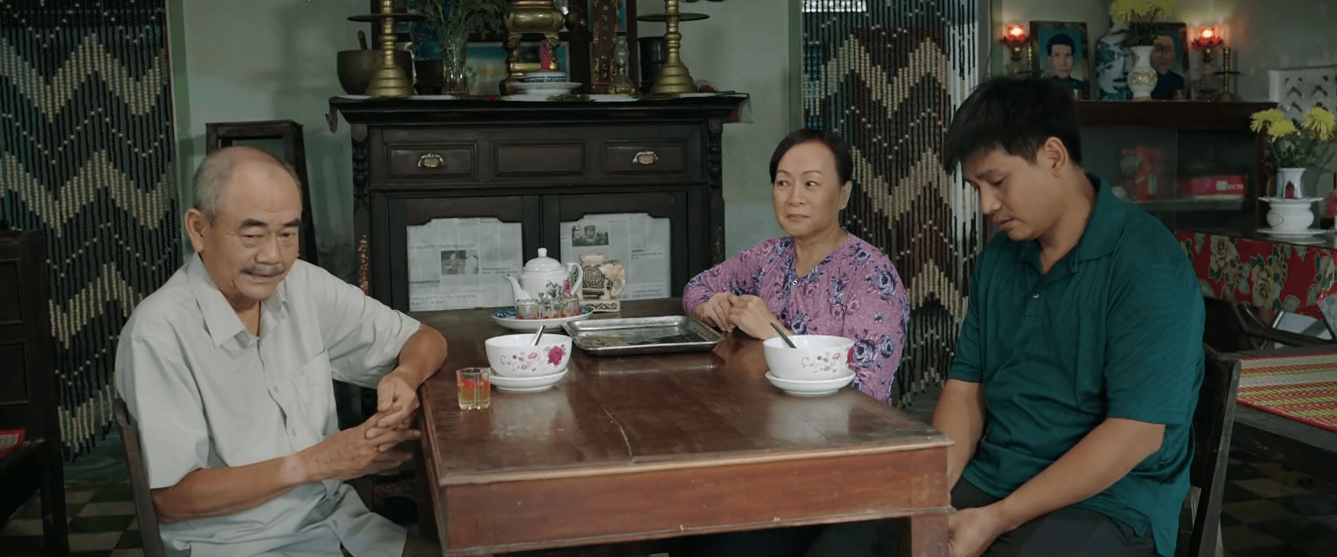 Ông Hai Phước khuyên bảo Bảy Sang lựa chọn nghề nghiệp mưu sinh