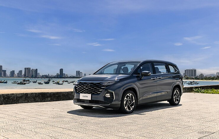 Chi tiết đuôi xe Hyundai Custin