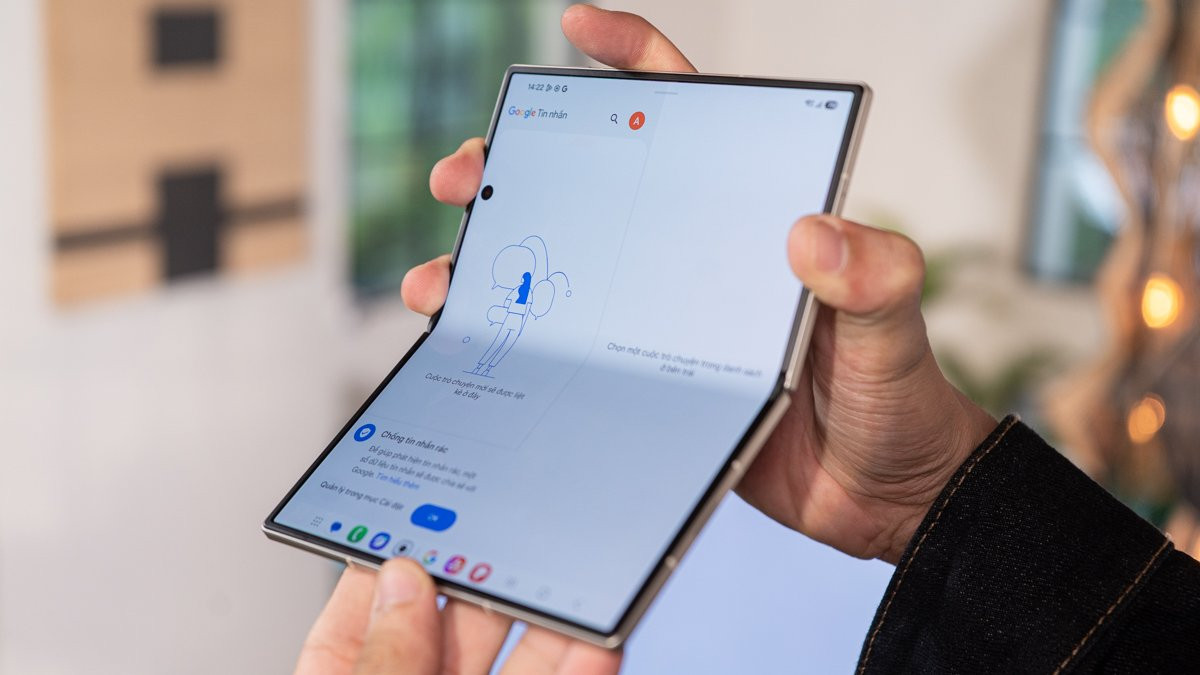 Galaxy Z Fold8 Series có thân máy khá mỏng nhẹ