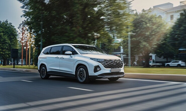 Hyundai Custin trang bị đầy đủ công nghệ an toàn SmartSense
