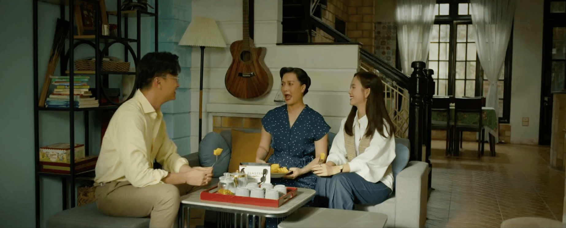 Tùng và Phương trò chuyện trong cuộc gặp gỡ sau vụ hòa giải