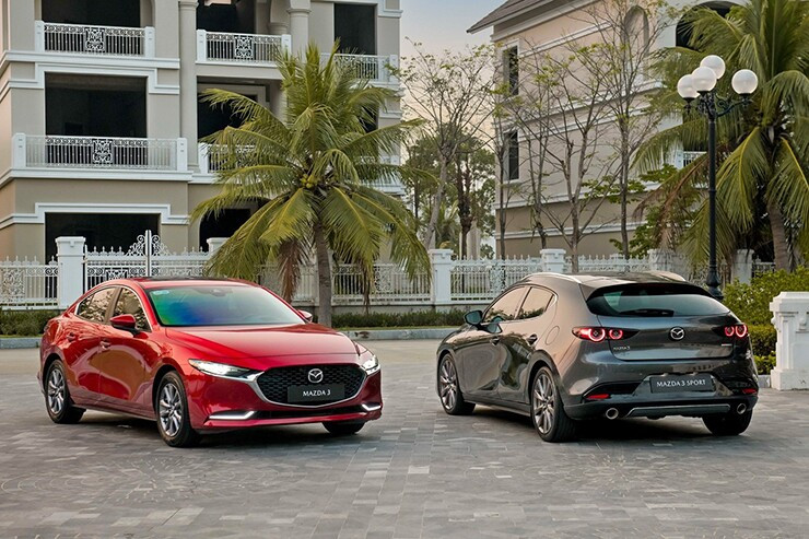 Mazda3 phân phối tại thị trường Việt Nam với hai biến thể sedan và hatchback